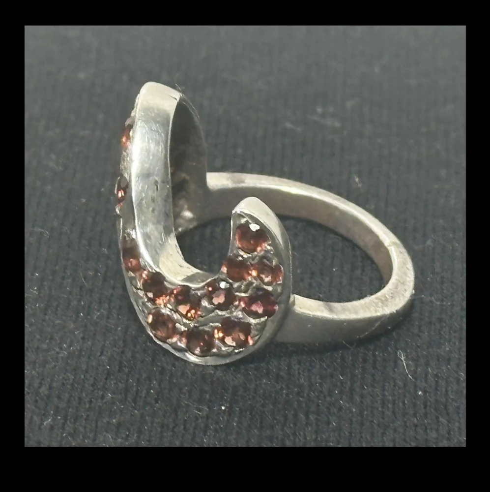 Elegant Silver and Pink Gemstone Ring